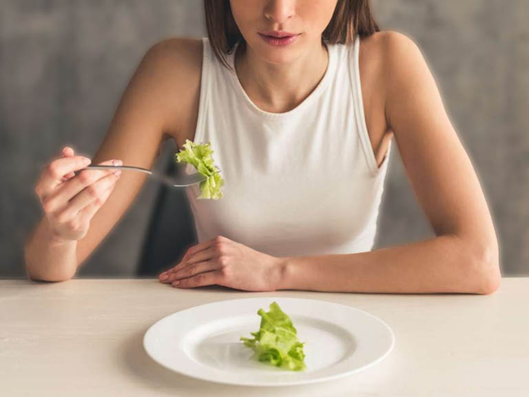 rụng tóc do ăn uống thiếu chất 